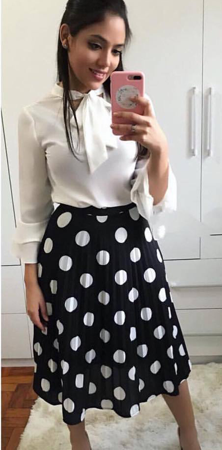 Saia Midi Plissada Po Preta Vitrine Outlet