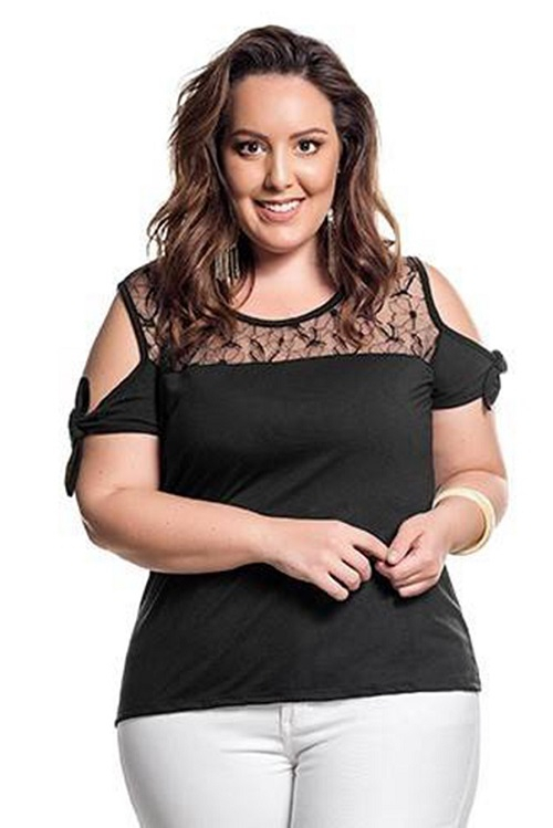 Blusa Plus Size Preta Ombro Aberto Detalhe Rendado