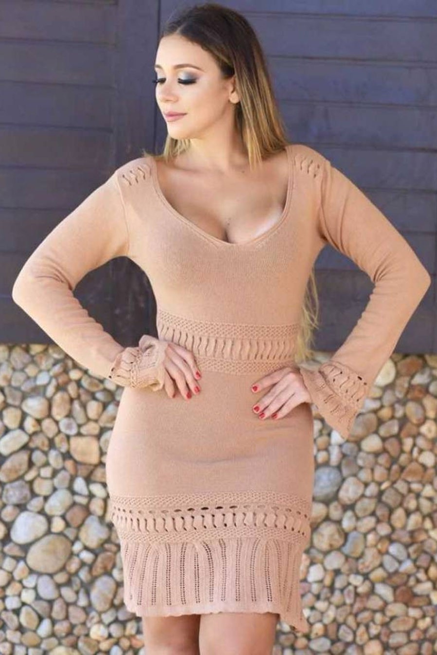 Vestido Curto Tricot Nude Manga Longa Flare